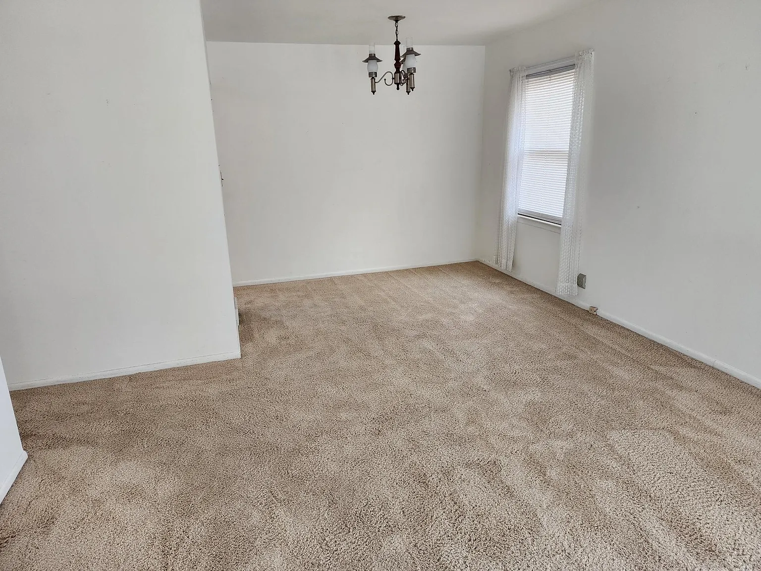 3 bed, 933 sqft, $2,200 — Photo 4