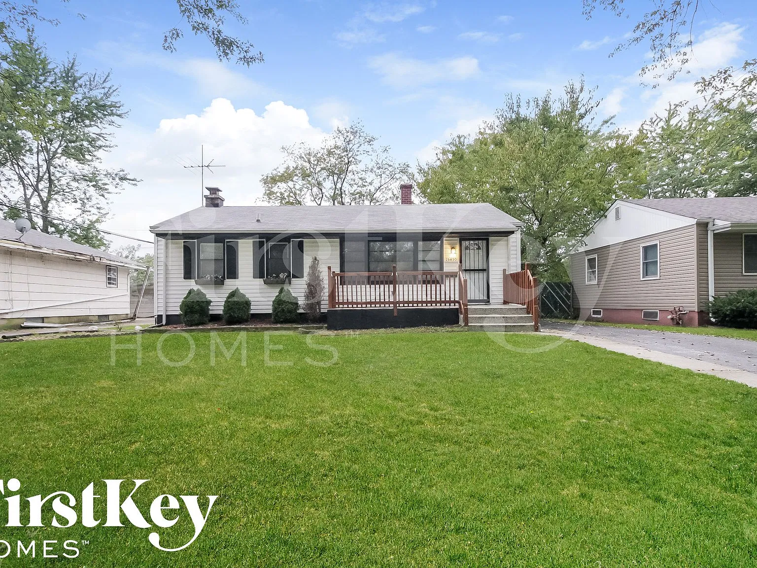 3 bed, 2.0 bath, 912 sqft, $2,125 — Photo 1