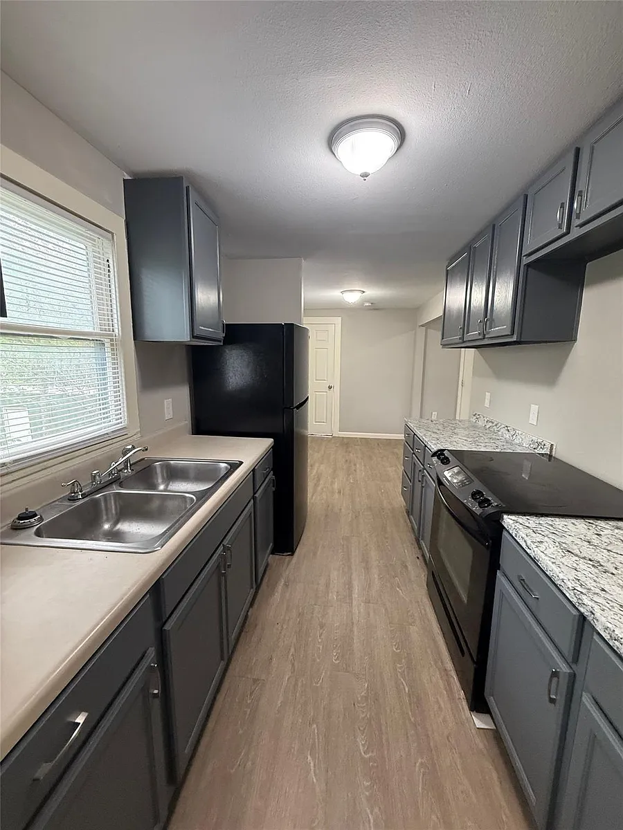 Building Photo - 130 Olive St #201B
