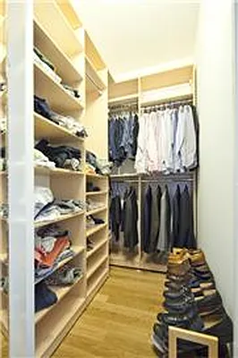 Sold by Siderow Residential Group | media 4