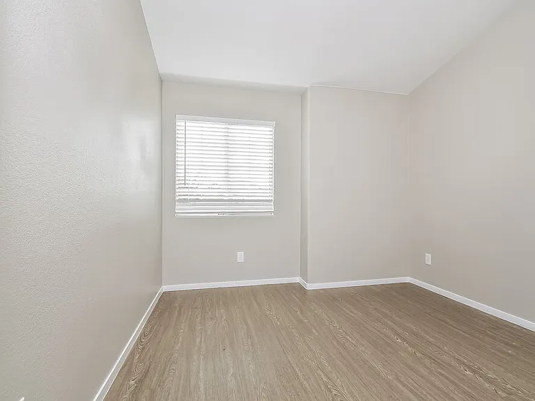 5828 Meadow Dale Dr — Photo 13