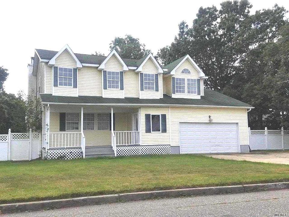 1st image of 8 Sullivan Ave