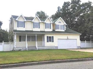 8 Sullivan Ave, Pt Jefferson Station, NY 11776