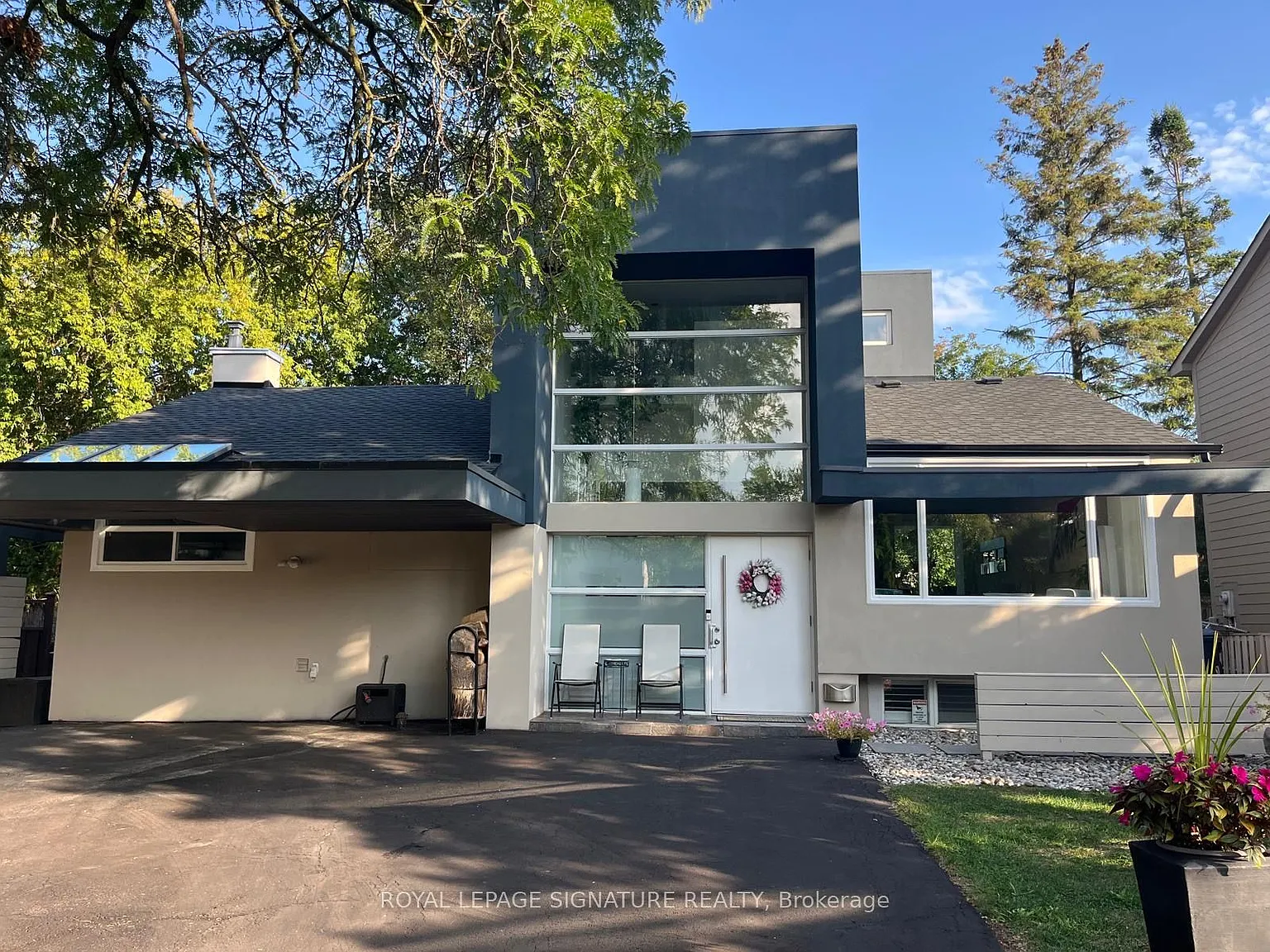 90 Berkinshaw Cres photo 1