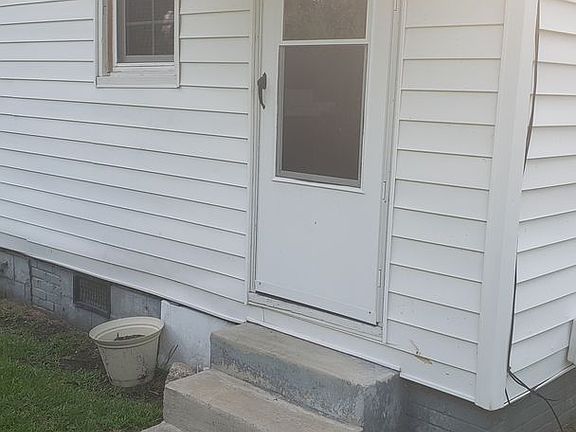 3rd image of 807 Ward St #807