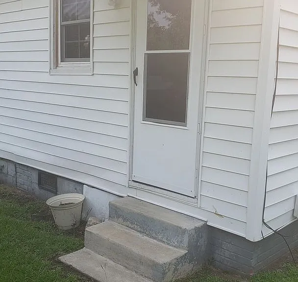 807 Ward St — Photo 2