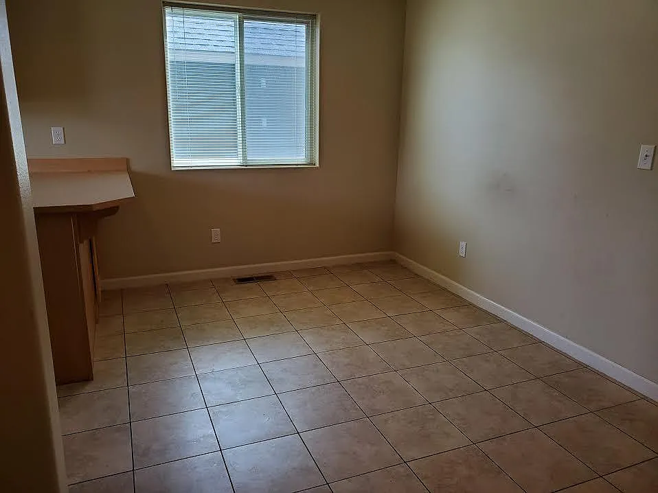 Kitchen/Dining - 200 W Greenfield Ave