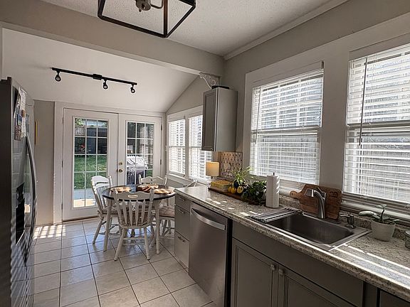 Updated Kitchen with new appliances