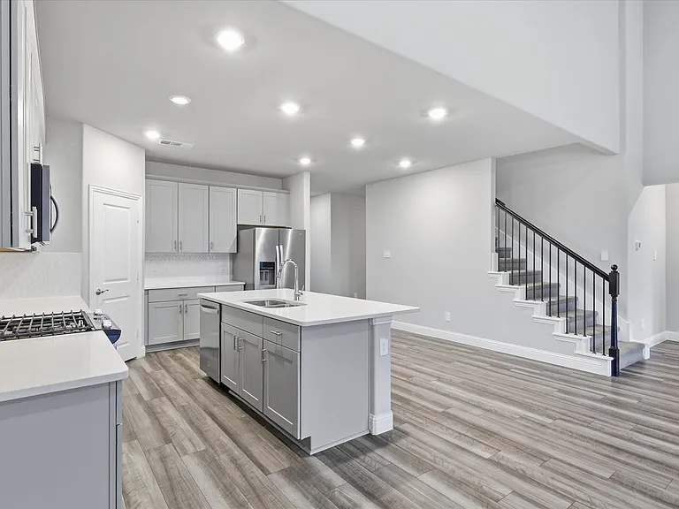 1213 Birchwood Ln — Photo 15