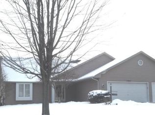 11629 W Chapman Ave, Greenfield, WI 53228