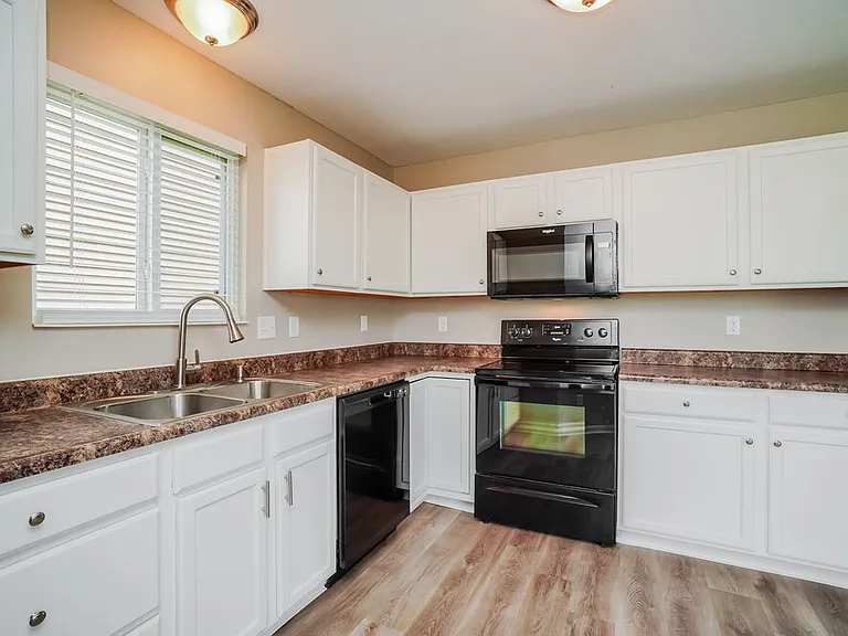 1249 Candora St — Photo 7