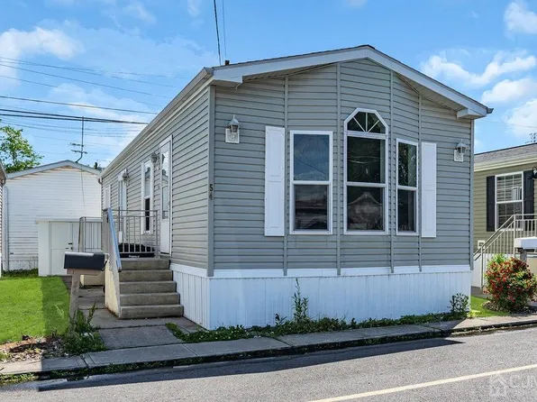 54 Freddie Ave, Avenel, NJ 07001