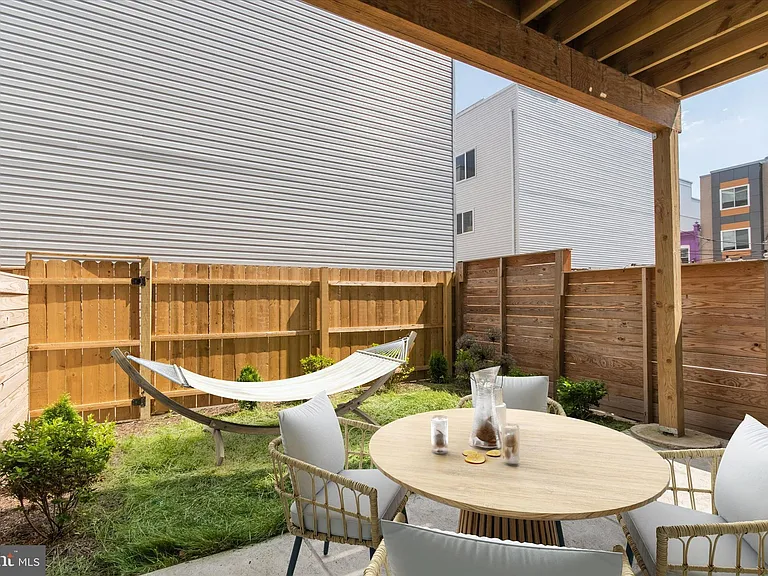 321 W Berks St #1 — Photo 1