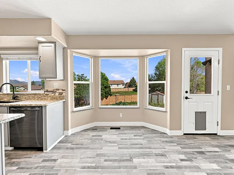 5644 Mountain Garland Dr — Photo 10
