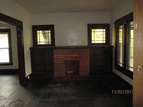 3rd image of 2821 Mary St