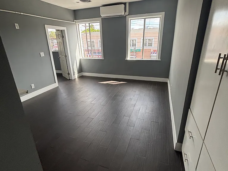 1303 S Vermont Ave #6 — Photo 2