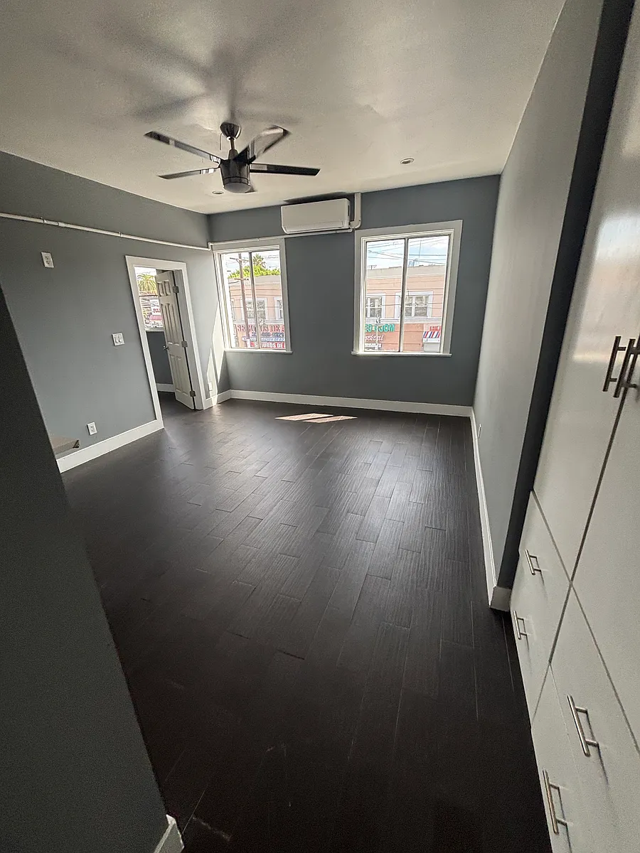 Building Photo - 1303 S Vermont Ave #6