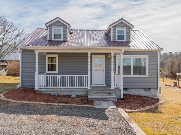 31 Spruce Hollow Ln, Hillsville, VA 24343