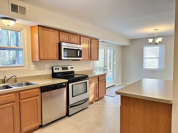 2nd image of 4 Saint James Ct
