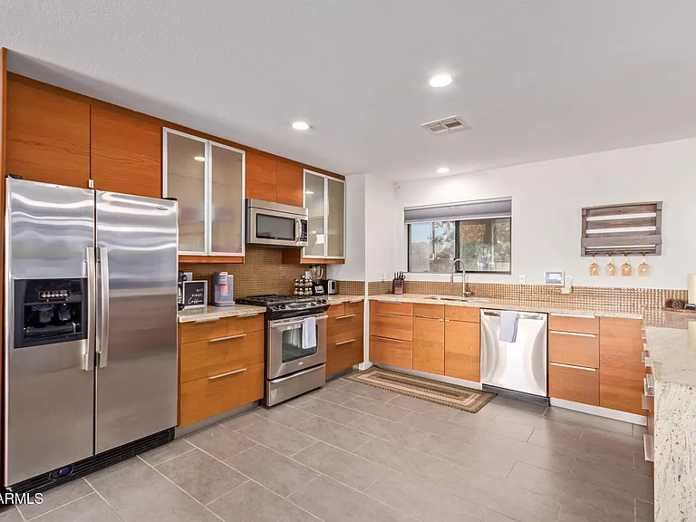 3141 E Sierra St — Photo 14