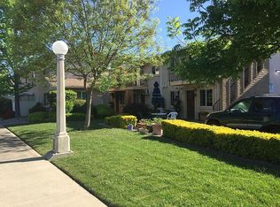425 W Walnut St #4, Lodi, CA 95240