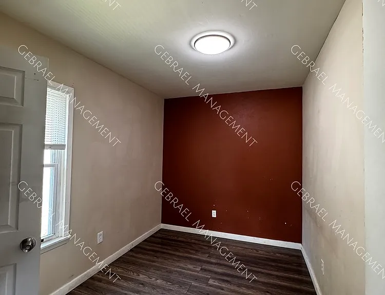 1202 Vermilya Ave — Photo 9