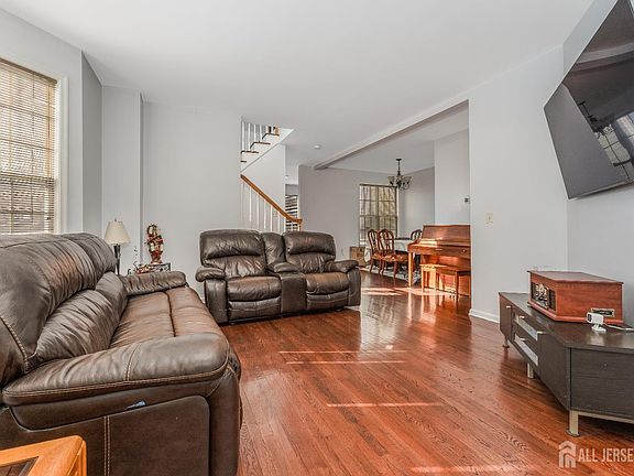 4th image of 66 Tennyson Rd