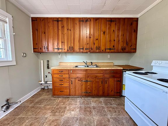 3rd image of 168 Rivers Circle