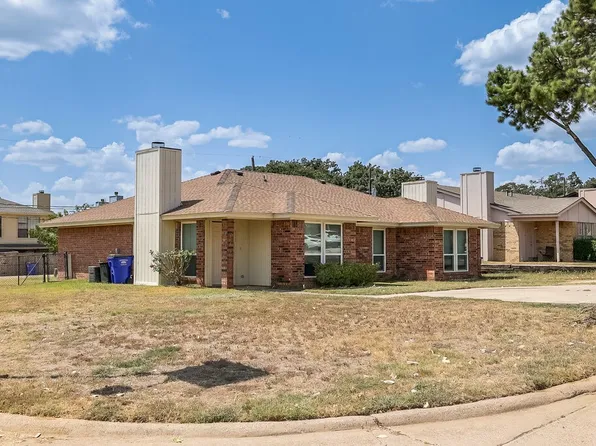 113 Oakwood Ln, Kennedale, TX 76060