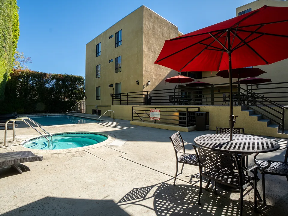 Elizabeth Arms Apartments