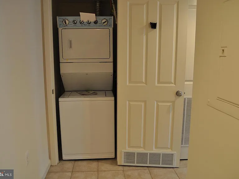 2220 Fairfax Dr #503 — Photo 2
