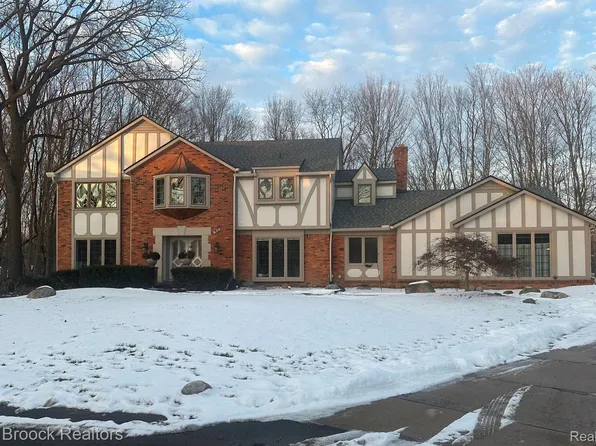 630 Willow Glen Ct, Bloomfield Hills, MI 48304