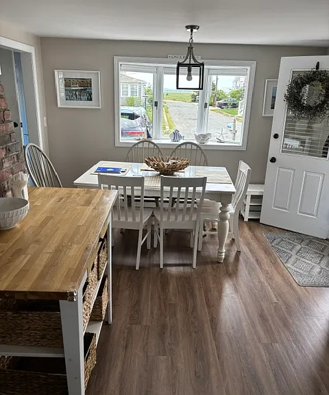 24 Pine Point Rd — Photo 3