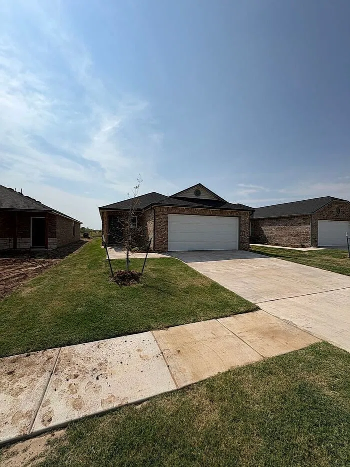 3 bed, 2.0 bath, 1340 sqft, $1,625 — Photo 2