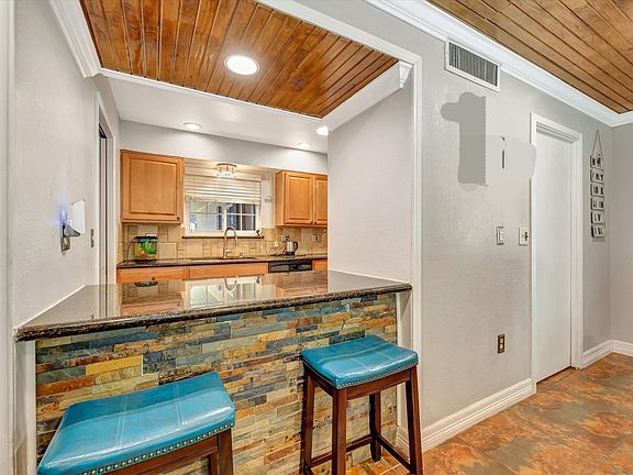4th image of 1615 Redway Ln