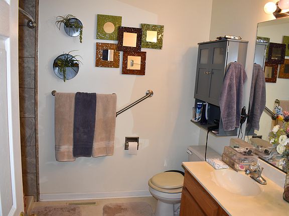 5th image of 1875 Creekview Dr