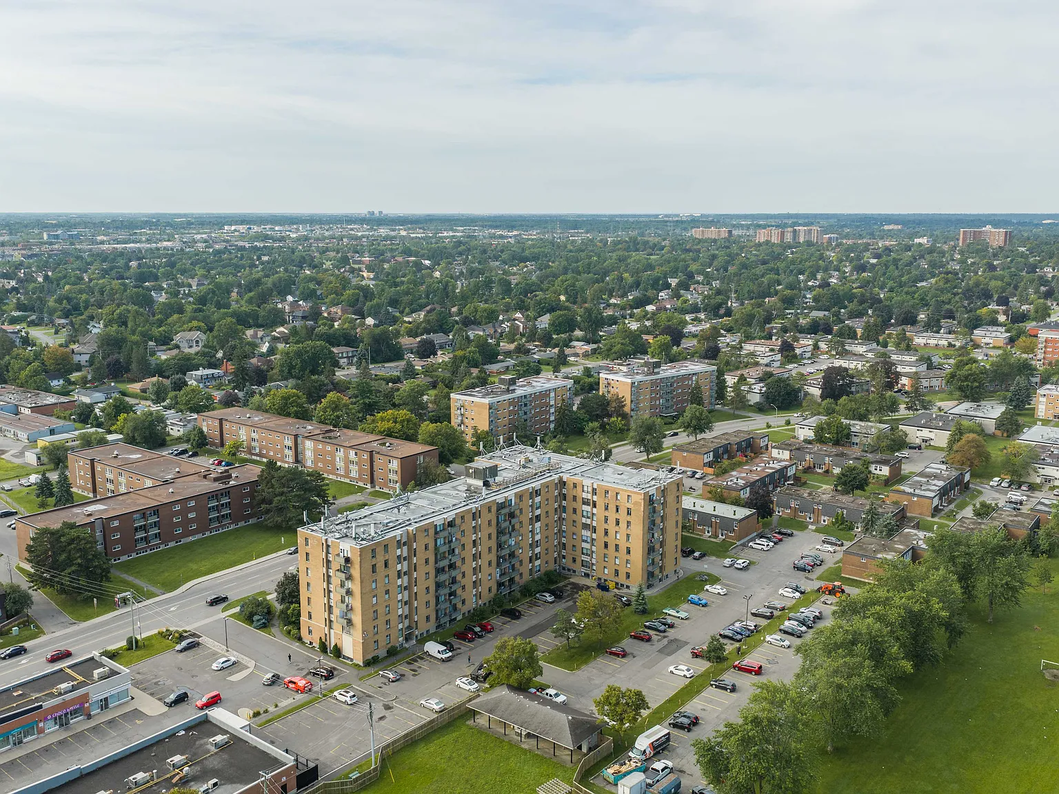 Parkwood Hills Residences — Photo 2