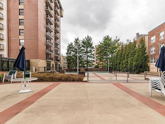 5th image of 60 Longwood Ave APT 202