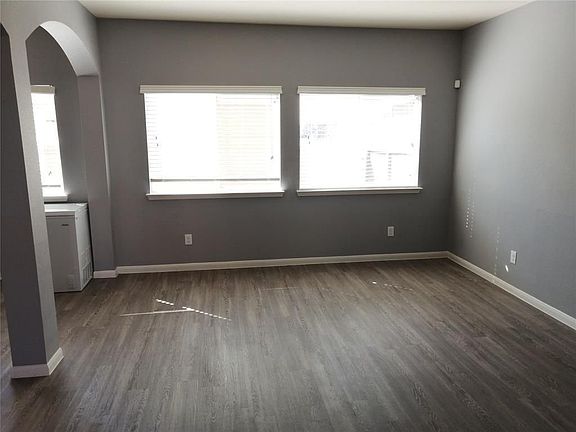 3rd image of 11920 Jelicoe Dr