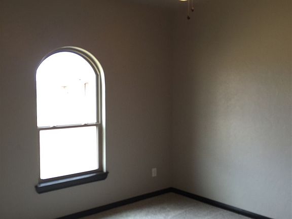 5th image of 283 NE Creekside Dr