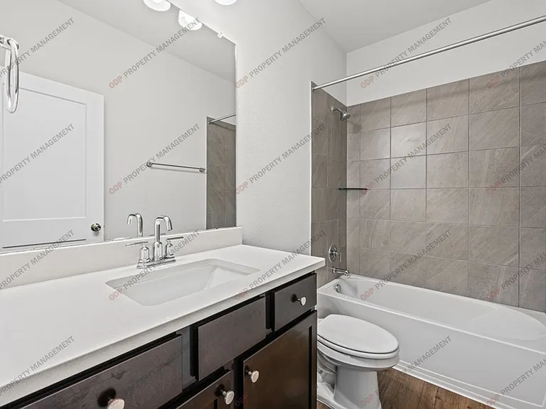 2717 Fox River Dr — Photo 5