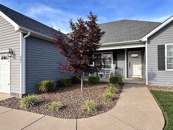5th image of 381 Red Elm Ln