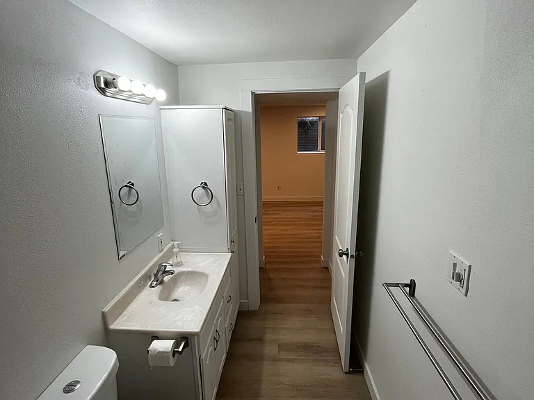 670 Cherry Hill Dr #B — Photo 8