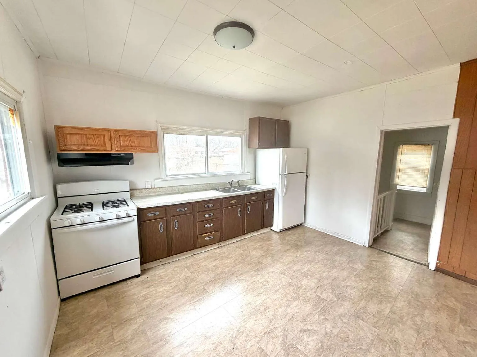 3 bed, 1.0 bath, 1000 sqft, $700 — Photo 4
