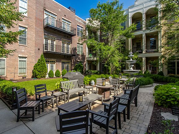 2nd image of 450 E Ohio St APT 207