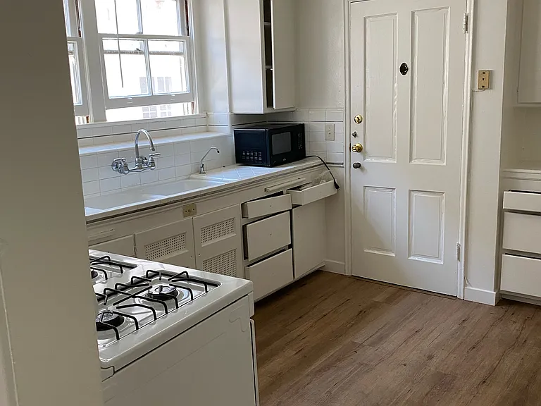 10940 Roebling Ave #10946-1/2 — Photo 6