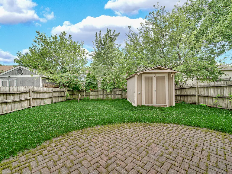 1807 Whitney Dr — Photo 21