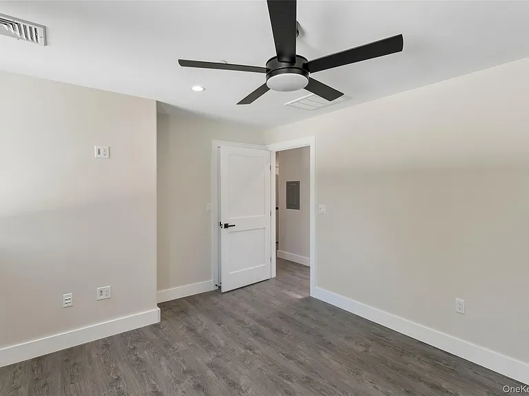 780 New York Ave #B — Photo 10