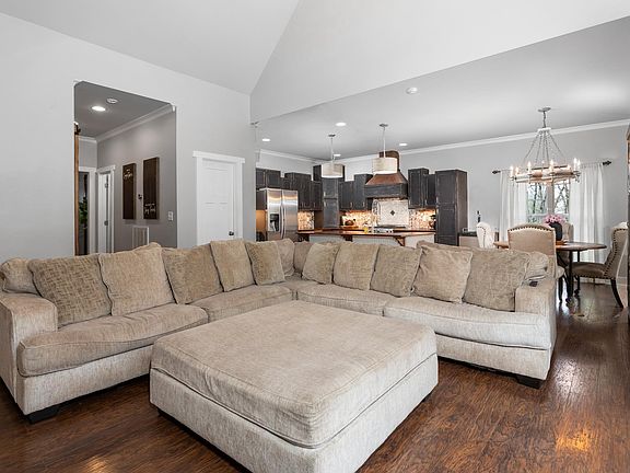 5th image of 335 Gray Fox Rd