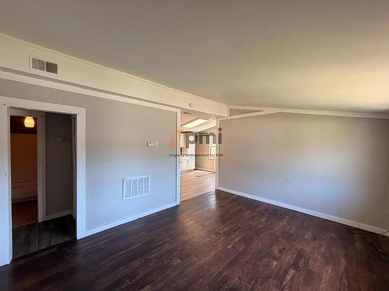 416 Van Buren Ave — Photo 4